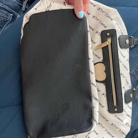 RARE Betsey Johnson white bag! Designer writing & rose embellished satin lining. - Picture 10 of 11